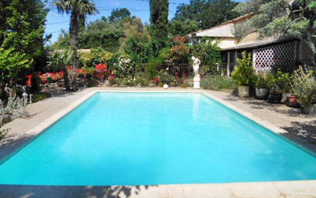 House With one Bedroom in Pougnadoresse, With Pool Access, Furnished T