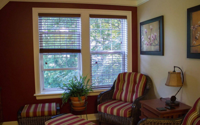 Genelle House B&B Guest House