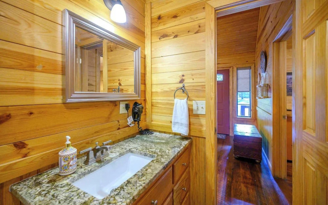 Sunset Ridge Cozy Cabin for 6