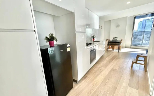 1 Bedroom Modern Apartment Near Crown and CBD