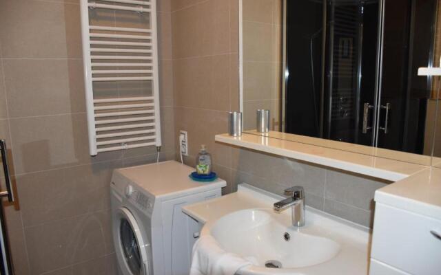 Apartmant Roleen TopC32 by Four Seasons Apartment