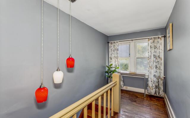 Cute Cozy and Cheerful 3 Bedroom House