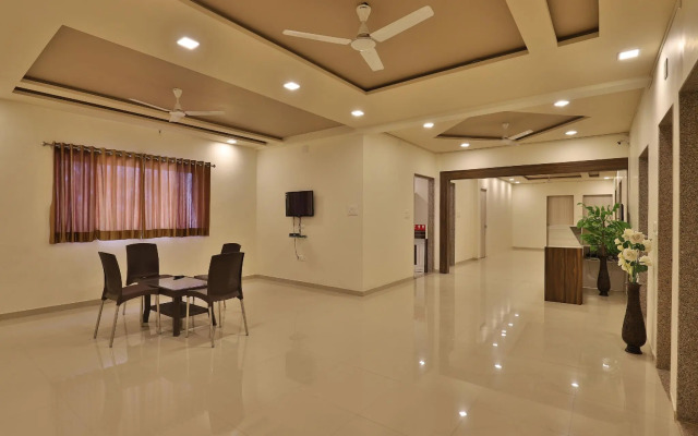 OYO 11750 Hotel Starz