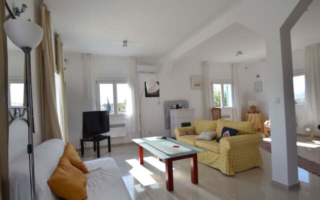 Beautiful Villa With Private Swimming Pool in Beaufort