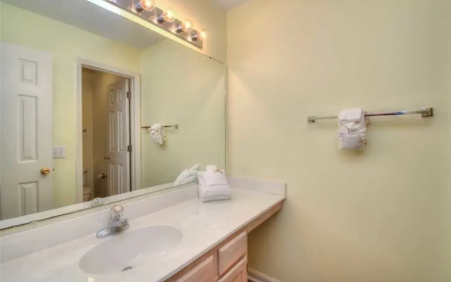 River Oaks Two-bedroom Apartment 11-F