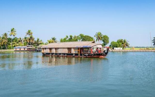 OYO 28401 Relax In Kerala Diamond Houseboat