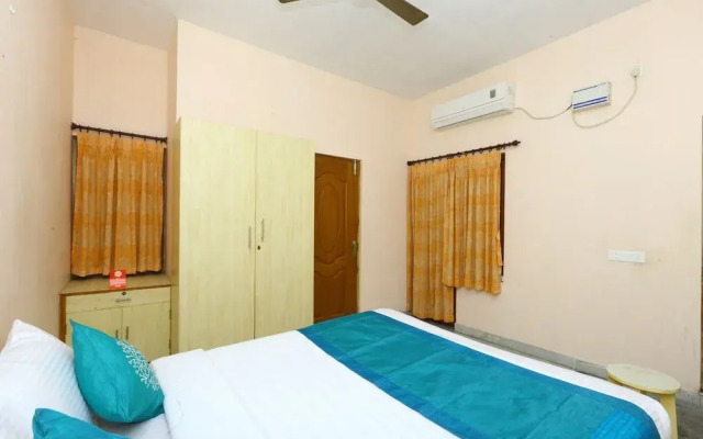 OYO 10098 Home Compact 1BHK White Town