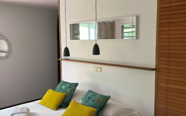 Poé Côté Lagon Beach Bungalows