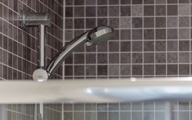 Modern House Perfect for Business, City Break Or Football