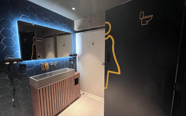 The Hyve Capsule hostel Amsterdam