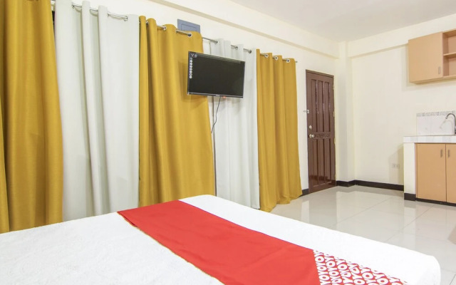 OYO 578 Red Velvet Suites Vaccinated Staff