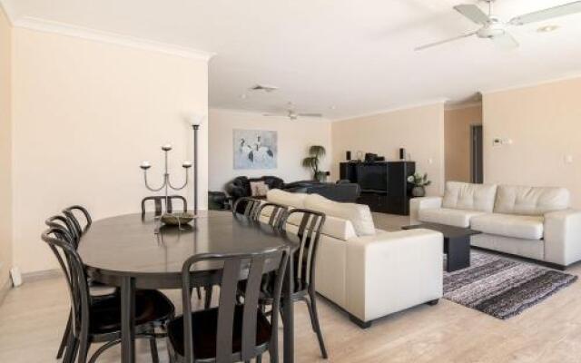 Lakeshore Apartments - Unit 5
