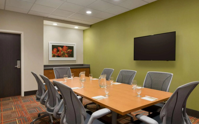 Home2 Suites by Hilton Glendale - Westgate