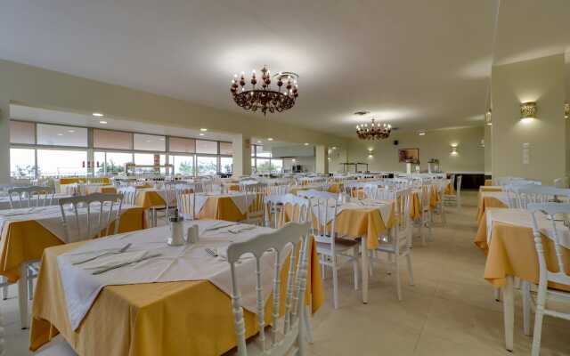 Calamos Beach Family Club Hotel