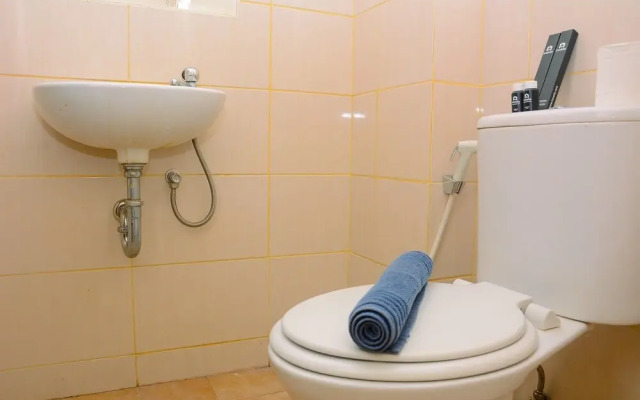 Fully Furnished Studio with Queen Bed at Dave Apartment