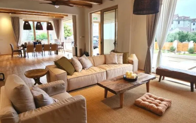 Country Life Lodge