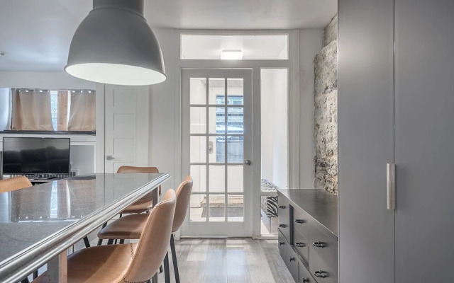1BR APT in the HEART of Downtown