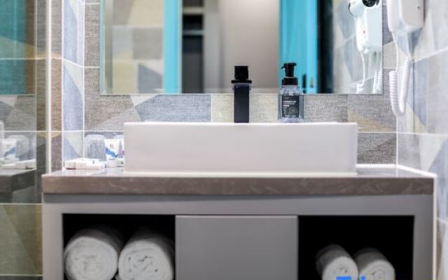 Qingteng Yisu Hotel (Ningbo Tianyi Square  Store )