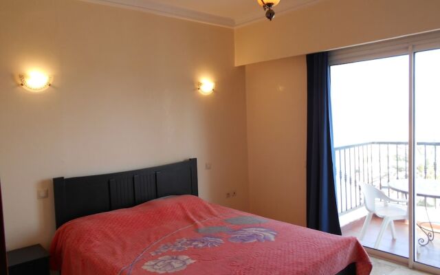 Spacious Apartment with amazing sea views T24316