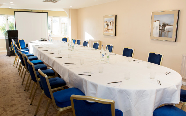 Hadlow Manor Hotel