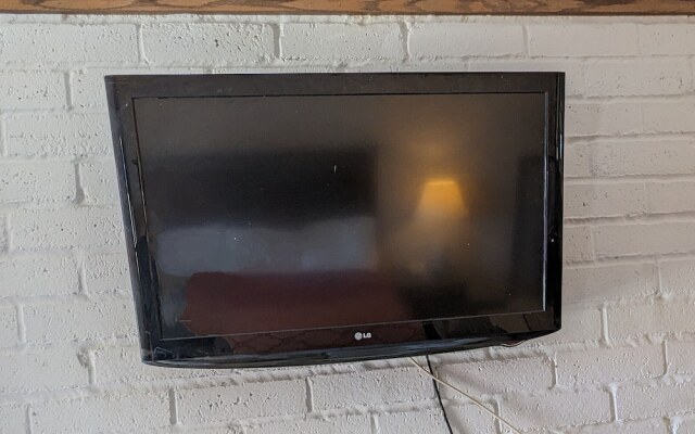 Edelweiss Inn And Suites