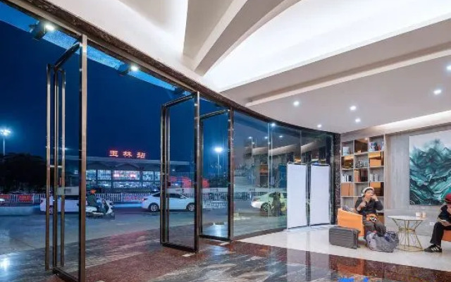 Huajing Hotel (Yulin Railway Station)