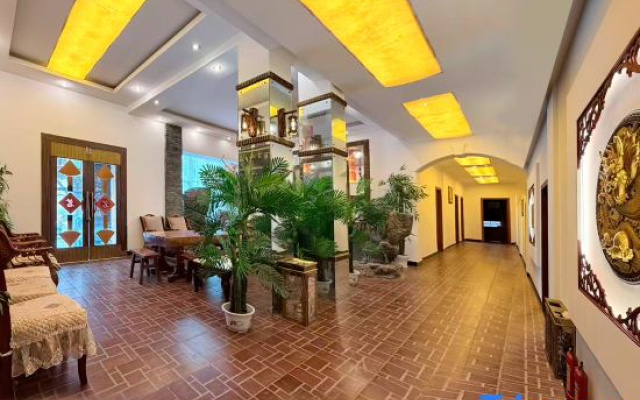 Zhenxiong Donghai Grand Hotel (Nantai Primary School | South Street)
