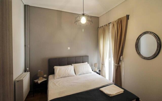 Luxury flat in Hilton, central Athens, 3' metro, VFM!
