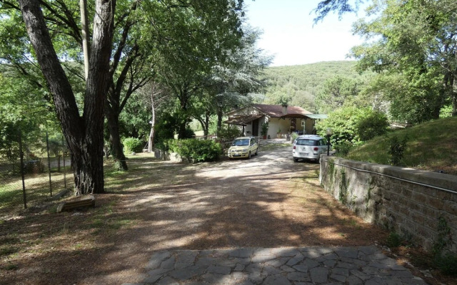 Scappo In Umbria, La Escondida