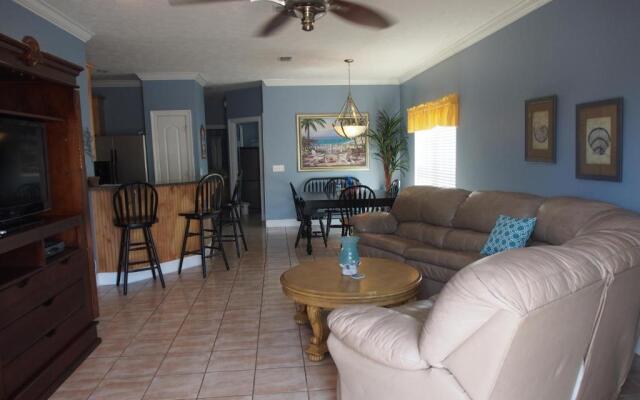 Large Beach House with Great Oceanviews, Game Room, Swimming pool