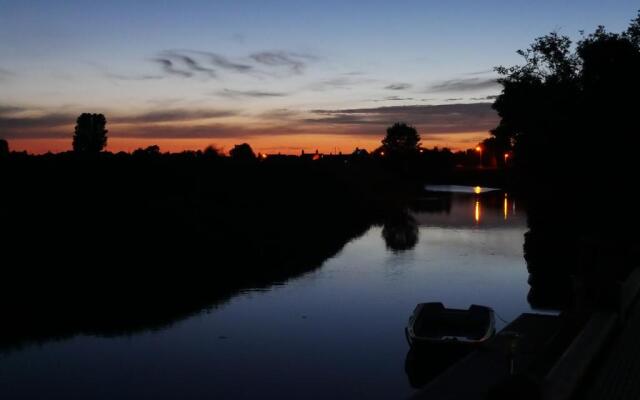 Riverside Inn
