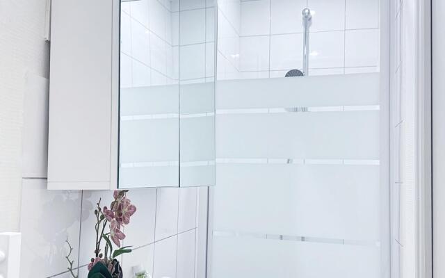 B 5495  - Porte de Versailles- Studio spacieux