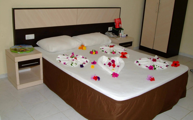 Side Beach Club Hotel