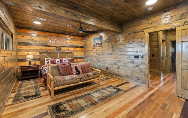Cabin w/ Hot Tub & Game Room in the Smokys!
