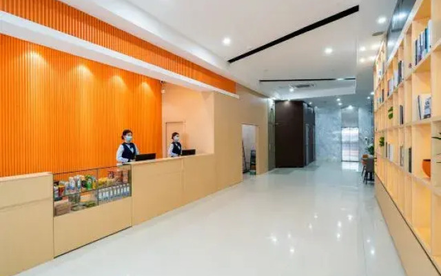 Yijing Hotel (Guilin Qixing Park University of Technology Shop)