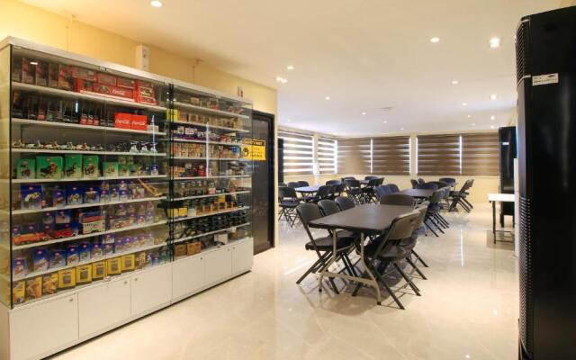 RedDoorz @ Hotel Rosemarie