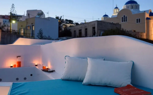The Luna Cavern 2 with Hot Tub White