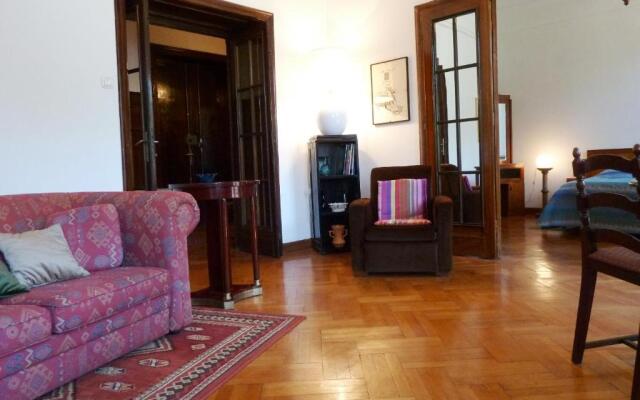 Apartment Parliament park