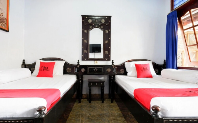 RedDoorz near Mayura Park Lombok 2