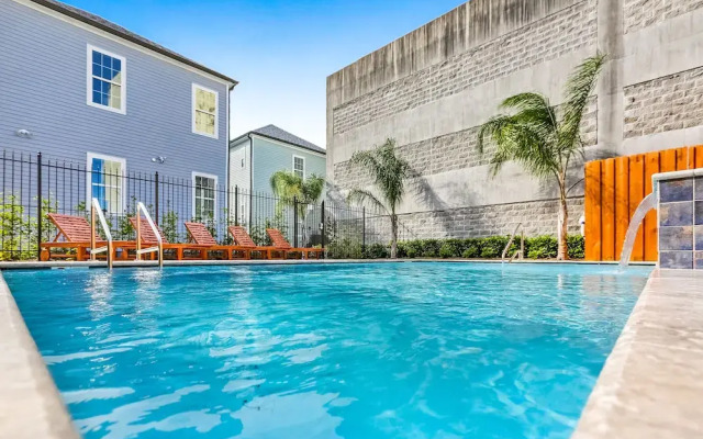 5 Bedroom Apartment near French Quarter by Hosteeva
