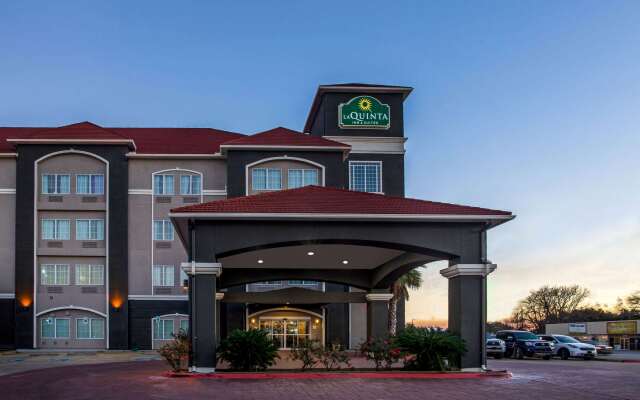 La Quinta Inn & Suites by Wyndham Columbus TX