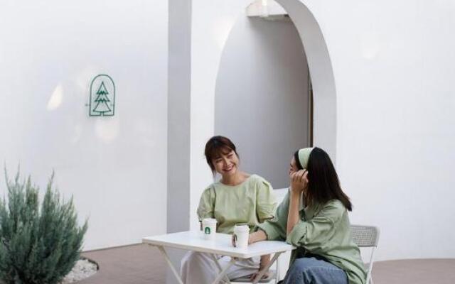 Evergreen Cafe and Hotel