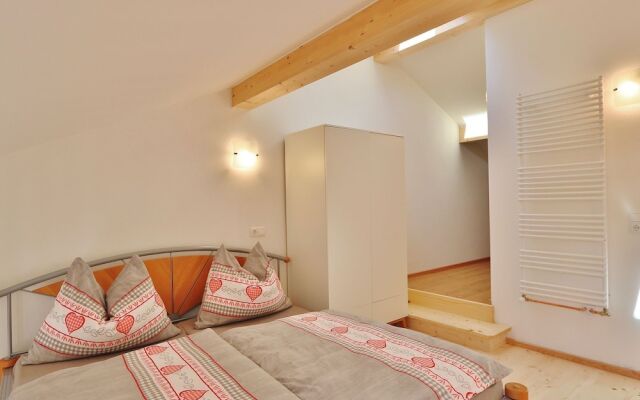 Sunlit Apartment near Forest in Itter