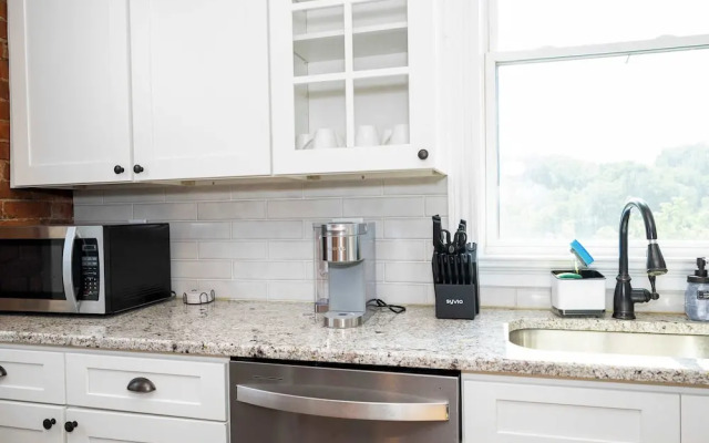 Ludlow Lodge w/ City Views