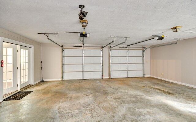 Family-friendly Tuskegee Home: 3 Mi to University!