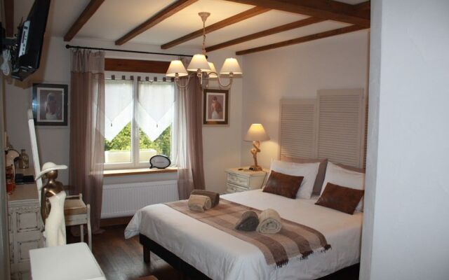 La Bastide Du Bonheur Chambres et Tables D'Hôtes