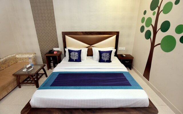 OYO 10070 Hotel Satkar Regency
