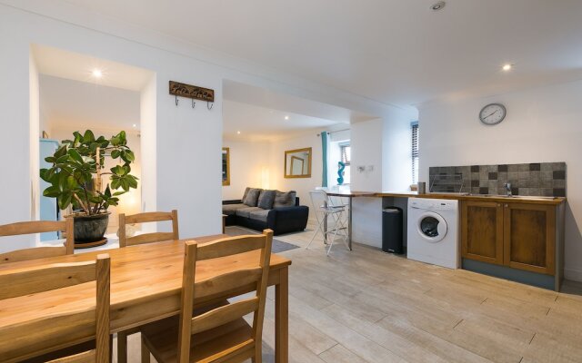 Ark Flats Apartment