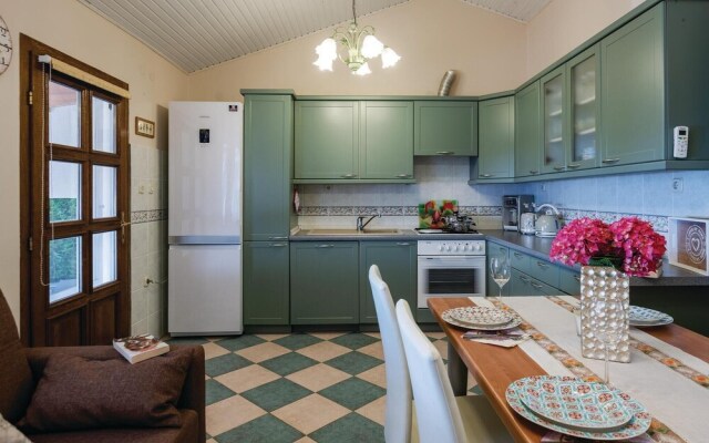 Amazing Home in Ravni with Hot Tub, WiFi & 1 Bedrooms