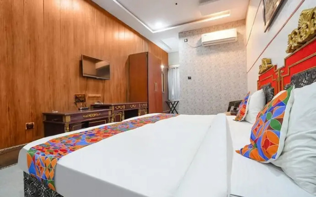 Fabhotel Rahul Palace
